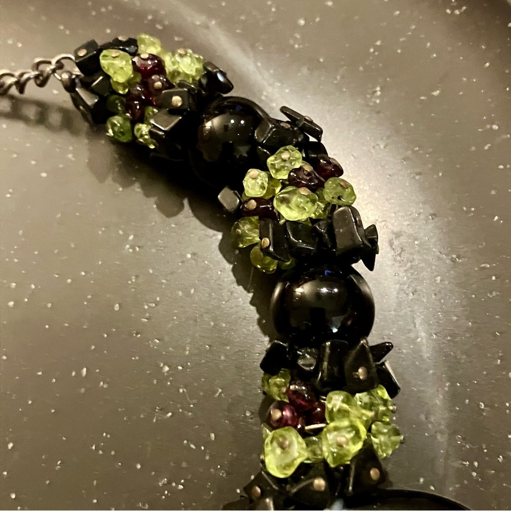 9.4 Ounces of Peridot and Onyx Chunky Statement Necklace. One of a kind. EUC. - Picture 5 of 16